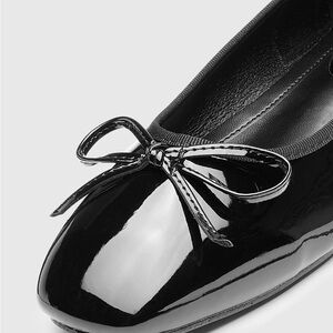 Chic Black Patent Leather Ballet Flats